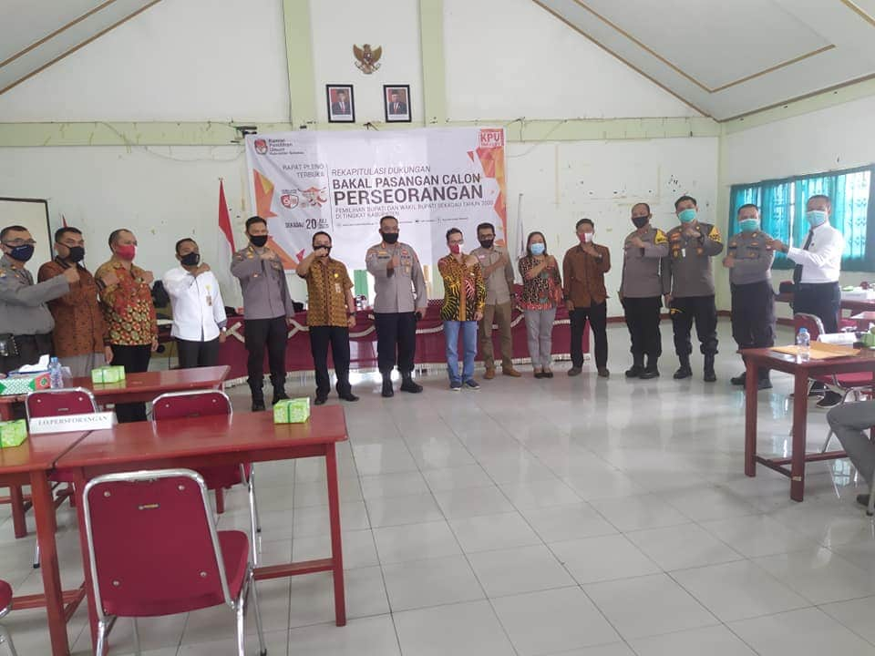 Bawaslu Sekadau menghadiri rapat terbuka rekapitulasi dukungan calon perseorangan pemulihan Bupati dan wakil Bupati Sekadau tahun 2020