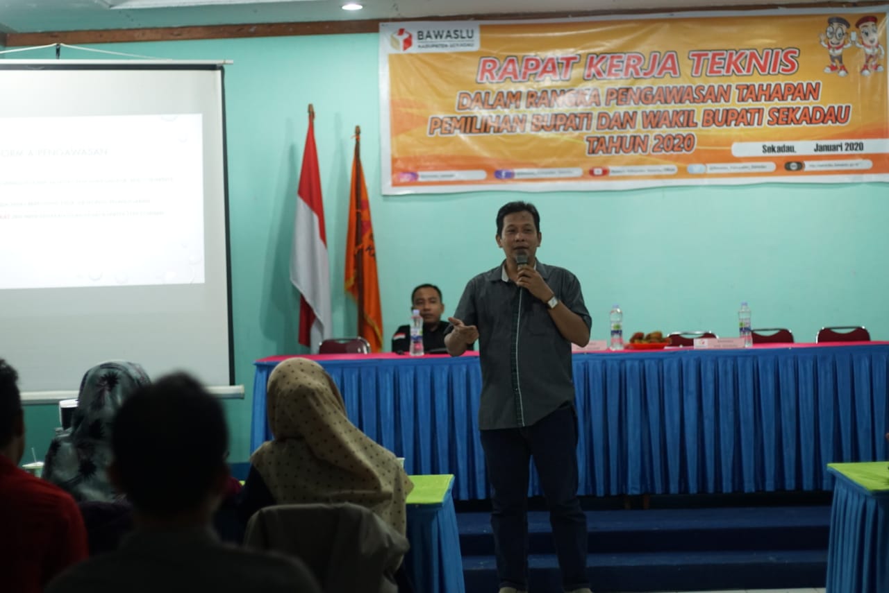 Rapat kerja teknis dalam rangka pengawasan tahapan pemilihan Bupati dan Wakil Bupati Tahun 2020