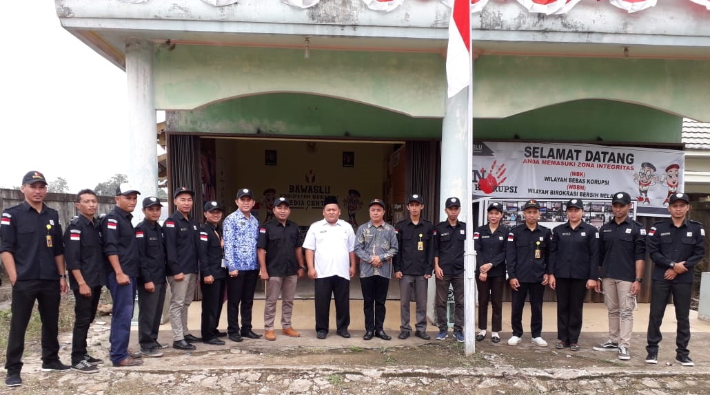 Hari Kesaktian Pancasila, Bawaslu Kabupaten Sekadau gelar upacara di halaman kantor