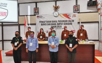 Bawaslu Sekadau awasi pelaksanaan penerimaam bakal calon Bupati dan Wakil Bupati Sekadau hari kedua