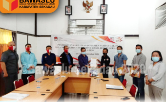 Bawaslu Sekadau Hadiri dan Menyaksikan Penyerahan Perbaikan Bakal Pasangan Calon Aron-Subandrio