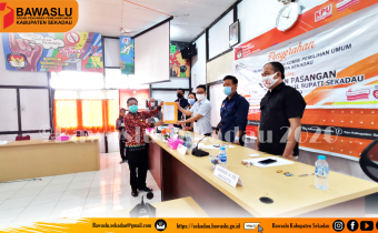 Bawaslu Kabupaten Sekadau hadiri Penyerahan Salinan Keputusan KPU Kabupaten Sekadau tentang Penetapan Pasangan Calon Bupati dan Wakil Bupati Sekadau Tahun 2020 